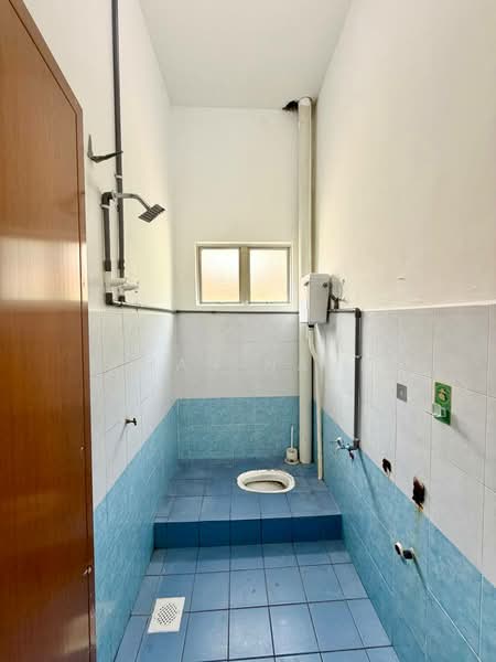 Semi-Detached House for Sale in Bandar Baru Salak Tinggi (Sepang) - Ilman Nahri - Bathroom - PropertyGuru.com.my