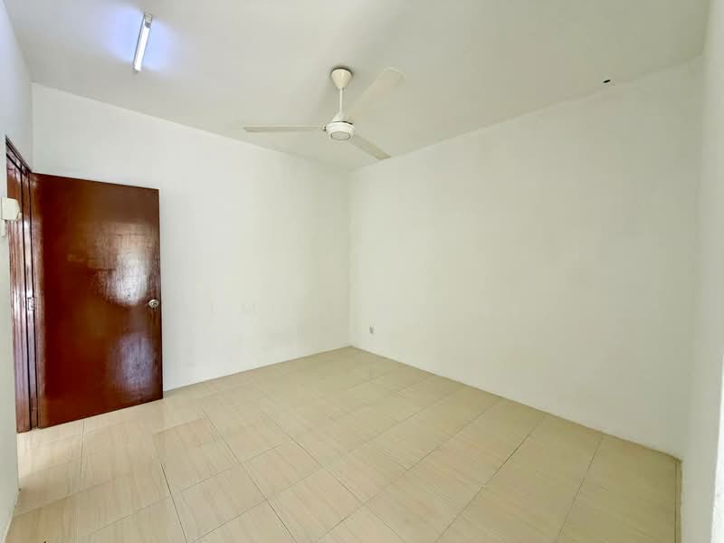 Semi-Detached House for Sale in Bandar Baru Salak Tinggi (Sepang) - Ilman Nahri - Interior - PropertyGuru.com.my