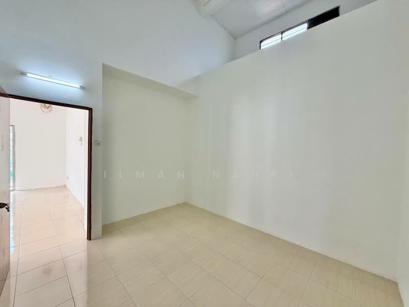 Semi-Detached House for Sale in Bandar Baru Salak Tinggi (Sepang) - Ilman Nahri - Interior - PropertyGuru.com.my
