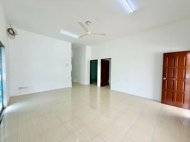 Semi-Detached House for Sale in Bandar Baru Salak Tinggi (Sepang) - Ilman Nahri - Living Room - PropertyGuru.com.my