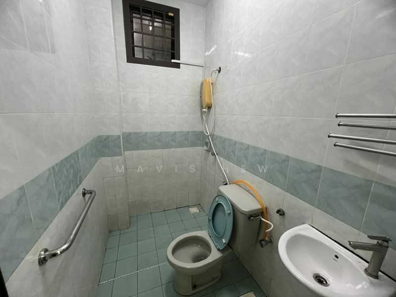 Semi-Detached House for Rent in Taman Pelangi Indah (Ulu Tiram) - Mavis Hew - Bathroom - PropertyGuru.com.my