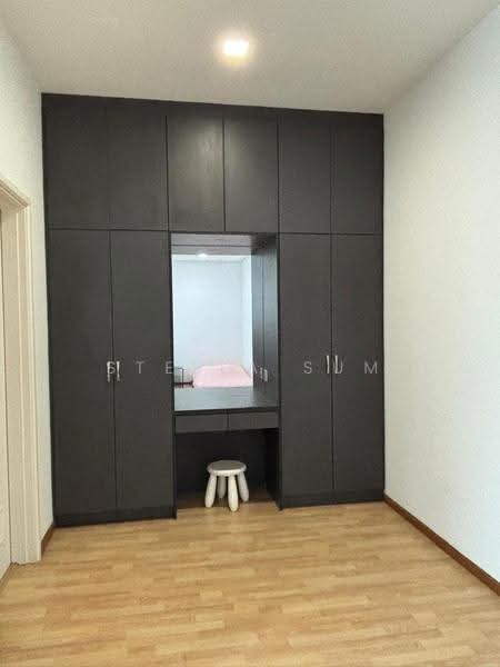 Rumah Teres 2.5-Tingkat untuk Dijual di Putra Heights (Subang Jaya) - Stella Sum - Wardrobe - PropertyGuru.com.my