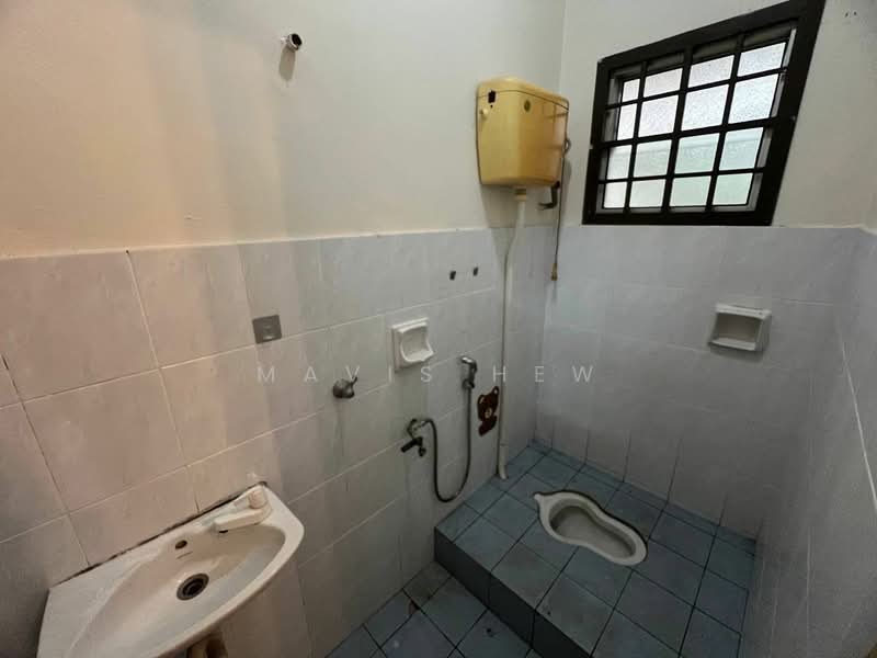 Rumah Teres 2 Tingkat untuk Disewa di Taman Puteri Wangsa (Ulu Tiram) - Mavis Hew - Bathroom - PropertyGuru.com.my