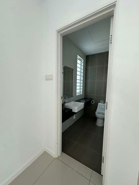 Bungalow for Rent in Seri Kembangan (Selangor) - Eugene Wong - Bathroom - PropertyGuru.com.my