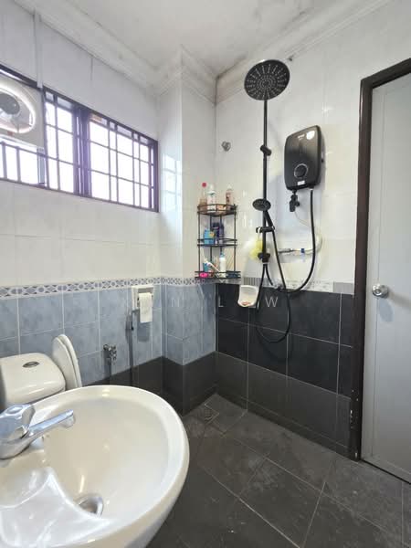 Rumah Teres 2 Tingkat untuk Dijual di Bandar Damai Perdana (Cheras) - Ken Lew - Bathroom - PropertyGuru.com.my