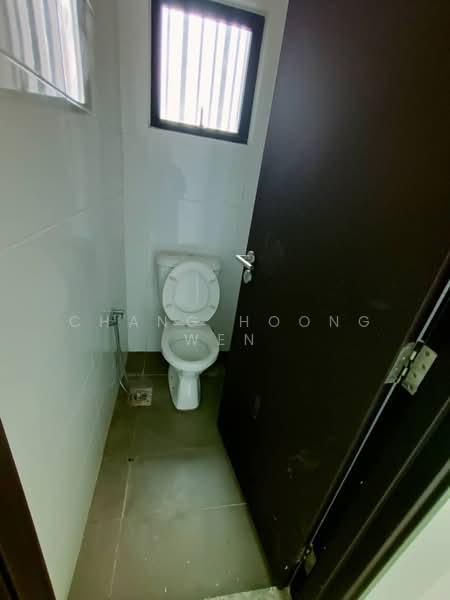 Shop / Office for Rent in Bukit Pelali (Pengerang) - Chang Hoong Wen - Bathroom - PropertyGuru.com.my