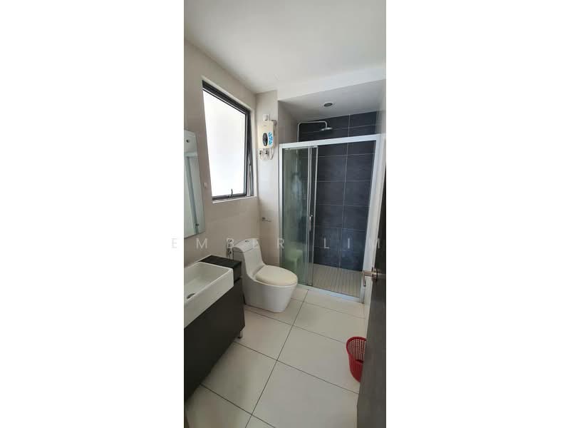 Kondominium untuk Dijual di Bay Point @ Country Garden Danga Bay - Ember Lim - Bathroom - PropertyGuru.com.my