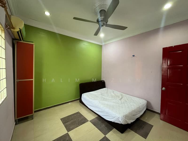 Rumah Teres 2 Tingkat untuk Dijual di Taman Seremban Jaya (Rantau) - Halim Mazlan - Bedroom - PropertyGuru.com.my