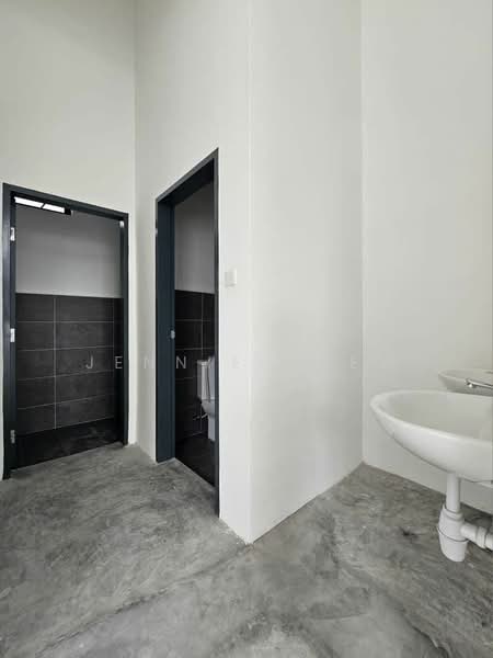 Terrace Factory for Rent in Taman Muhibbah (Kulai) - Jennie Chew - Bathroom - PropertyGuru.com.my