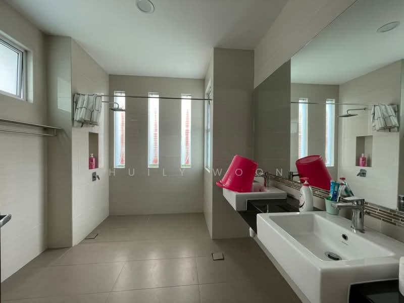 Rumah Banglo untuk Disewa di Senibong (Permas Jaya) - Huily Woon - Bathroom - PropertyGuru.com.my