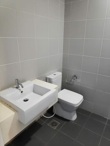 Service Residence for Sale at Meridin Suites @ The Meridin - Ember Lim - Bathroom - PropertyGuru.com.my