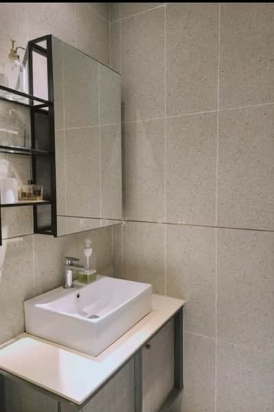 Servis Apartment untuk Disewa di Millerz Square Serviced Residence - Kok KH - Bathroom - PropertyGuru.com.my