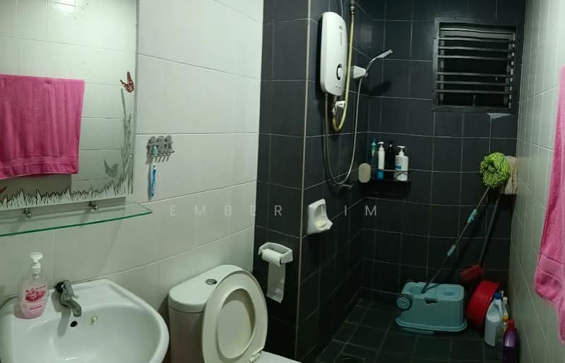Condominium for Sale at Scott Towers @ Larkin JB - Ember Lim - Bathroom - PropertyGuru.com.my