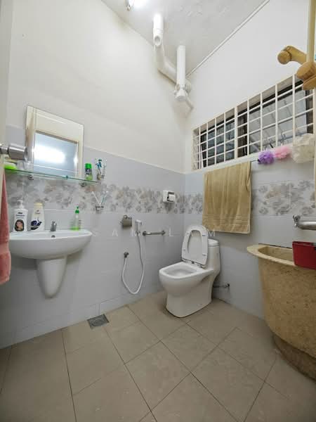 2-storey Terraced House for Sale in Taman Silibin (Ipoh) - Sam Lam - Bathroom - PropertyGuru.com.my