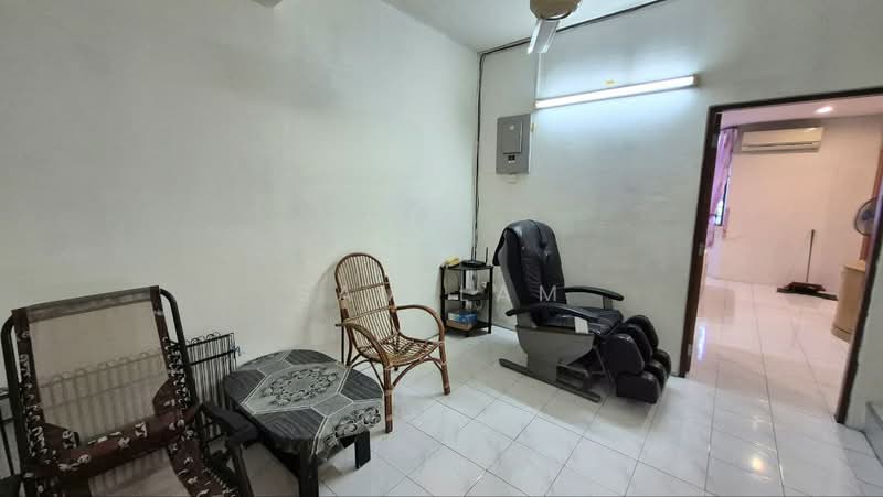 2.5-storey Terraced House for Sale in Taman Shatin (Ipoh) - Sam Lam - Living Room - PropertyGuru.com.my