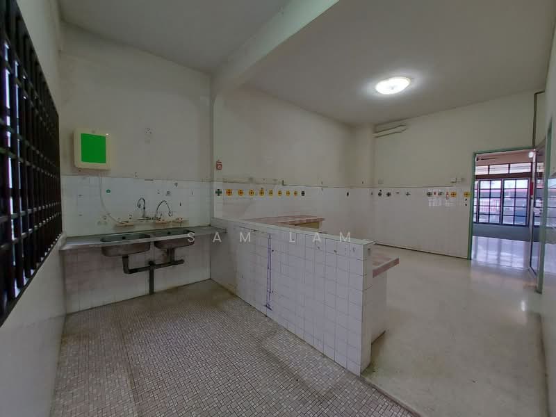 Semi-Detached House for Sale in Pekan Razaki (Ipoh) - Sam Lam - Kitchen - PropertyGuru.com.my