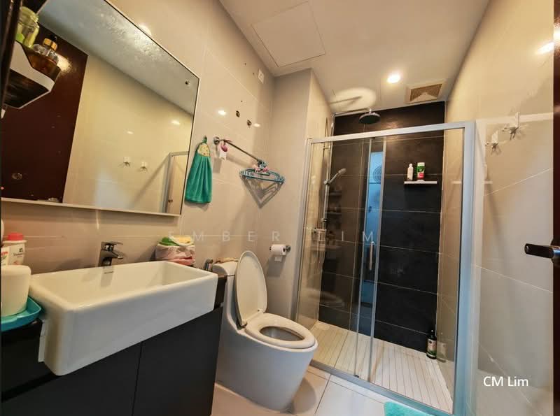 Kondominium untuk Dijual di Amberside @ Country Garden Danga Bay - Ember Lim - Bathroom - PropertyGuru.com.my