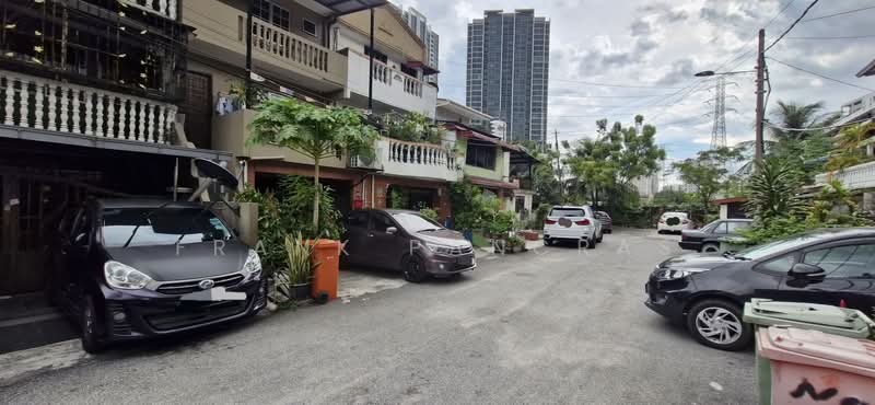 3-storey Terraced House for Sale in Kampung Lindungan (Sunway) - Frank Pancras - Exterior - PropertyGuru.com.my
