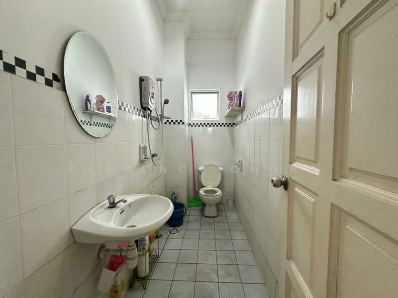 Apartment for Sale at Jalil Damai Apartments - Clarence Chong - Bathroom - PropertyGuru.com.my
