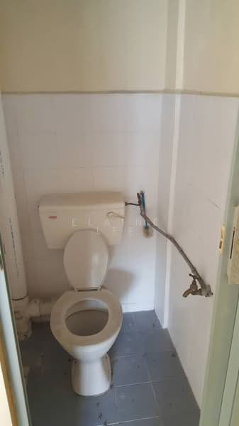 Flat for Sale at Taman Bukit Bendera (Block 420) - Elaine Lee - Bathroom - PropertyGuru.com.my