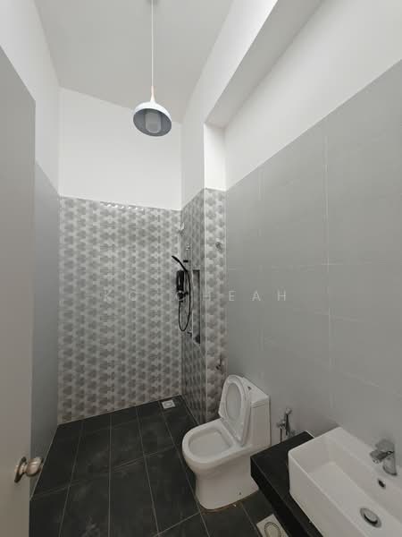 Rumah Teres 2 Tingkat untuk Disewa di Shah Alam (Selangor) - KC Cheah - Bathroom - PropertyGuru.com.my