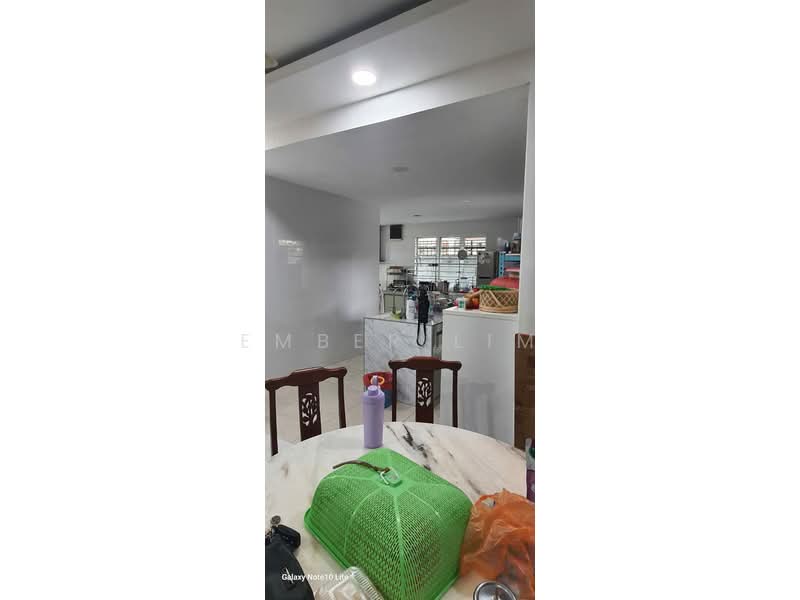 Cluster House for Sale in Taman Sutera Utama (Skudai) - Ember Lim - Kitchen - PropertyGuru.com.my