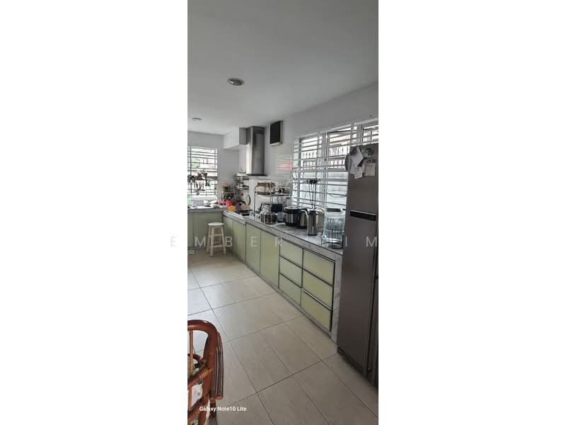 Cluster House for Sale in Taman Sutera Utama (Skudai) - Ember Lim - Kitchen - PropertyGuru.com.my