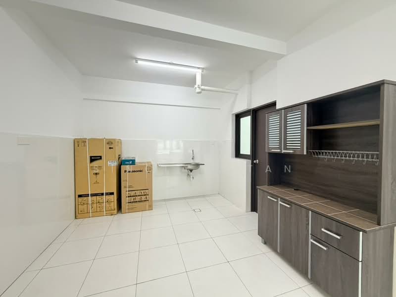 Servis Apartment untuk Disewa di The Heights Residence - Sinclair Tan - Kitchen - PropertyGuru.com.my