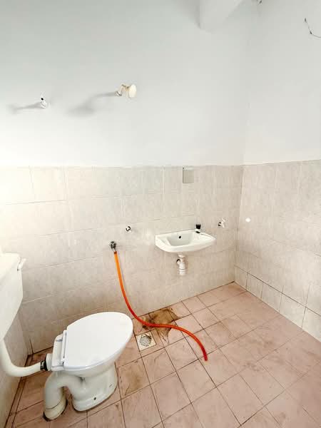 2-storey Terraced House for Sale in Taman Sri Bayu (Sepang) - Ilman Nahri - Bathroom - PropertyGuru.com.my