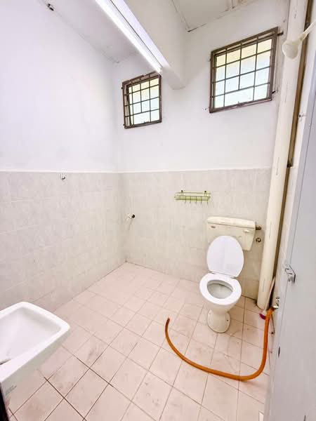 2-storey Terraced House for Sale in Taman Sri Bayu (Sepang) - Ilman Nahri - Bathroom - PropertyGuru.com.my