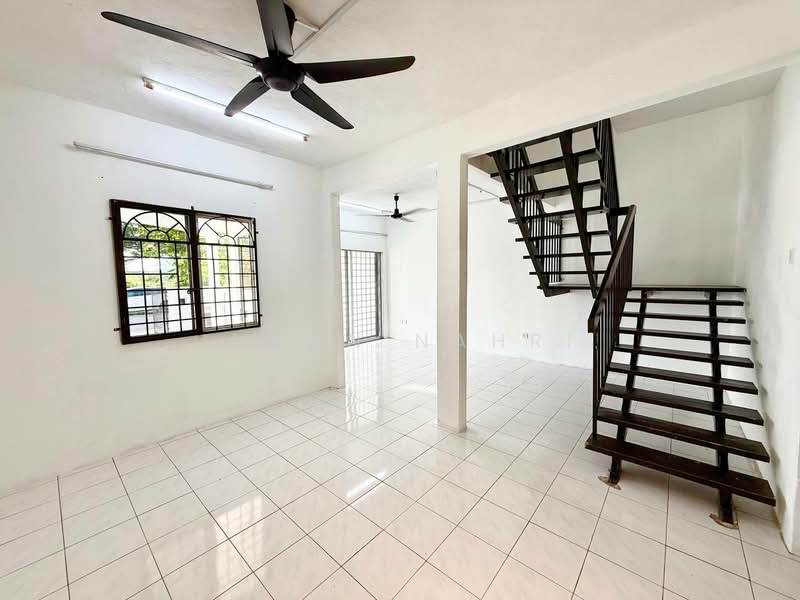 2-storey Terraced House for Sale in Taman Sri Bayu (Sepang) - Ilman Nahri - Living Room - PropertyGuru.com.my
