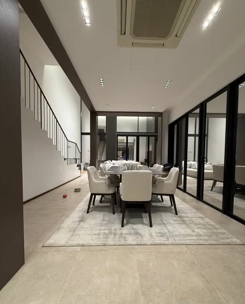 Rumah Berkembar untuk Dijual di Leisure Farm (Gelang Patah) - Ember Lim - Dining Room - PropertyGuru.com.my
