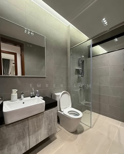 Rumah Berkembar untuk Dijual di Leisure Farm (Gelang Patah) - Ember Lim - Bathroom - PropertyGuru.com.my