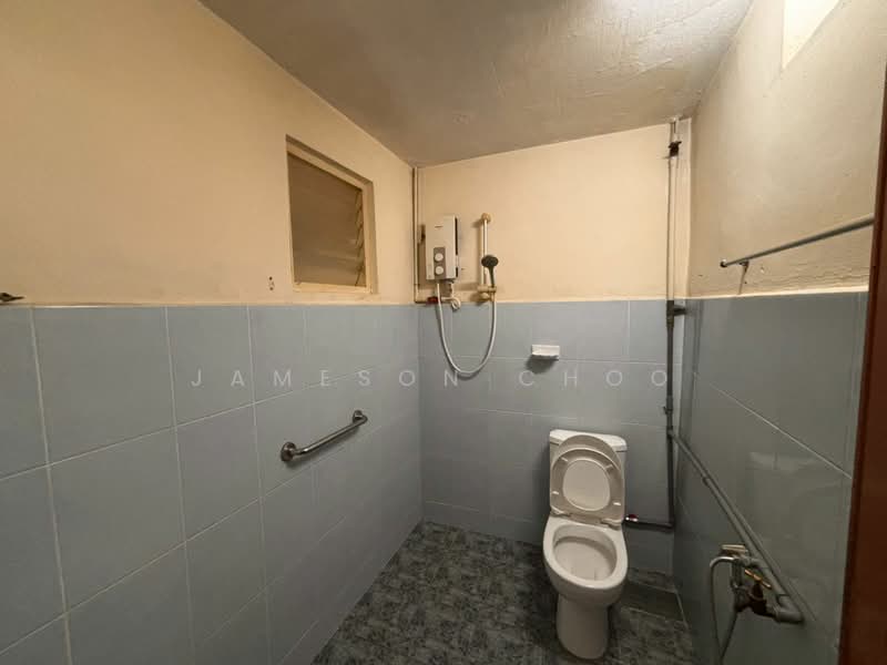 1-storey Terraced House for Rent in Taman Abad (Johor Bahru) - Jameson Choo - Bathroom - PropertyGuru.com.my
