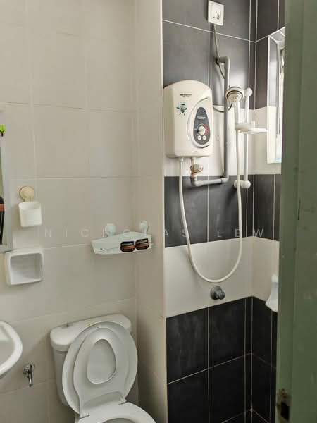 Kondominium untuk Dijual di Mutiara Residence - Nicholas Lew - Bathroom - PropertyGuru.com.my