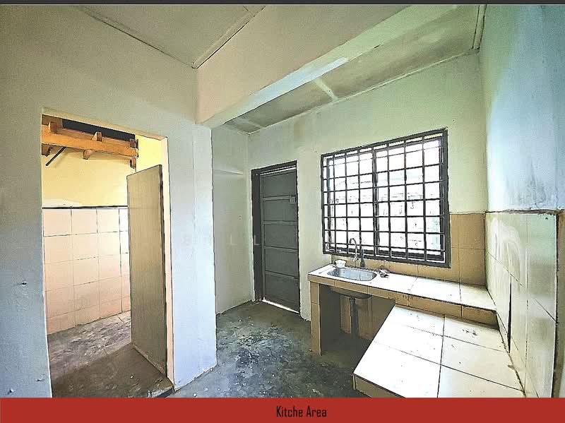 Rumah Teres 2 Tingkat untuk Dijual di Saleng (Senai) - Bill Ong - Kitchen - PropertyGuru.com.my