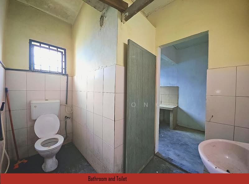 Rumah Teres 2 Tingkat untuk Dijual di Saleng (Senai) - Bill Ong - Bathroom - PropertyGuru.com.my