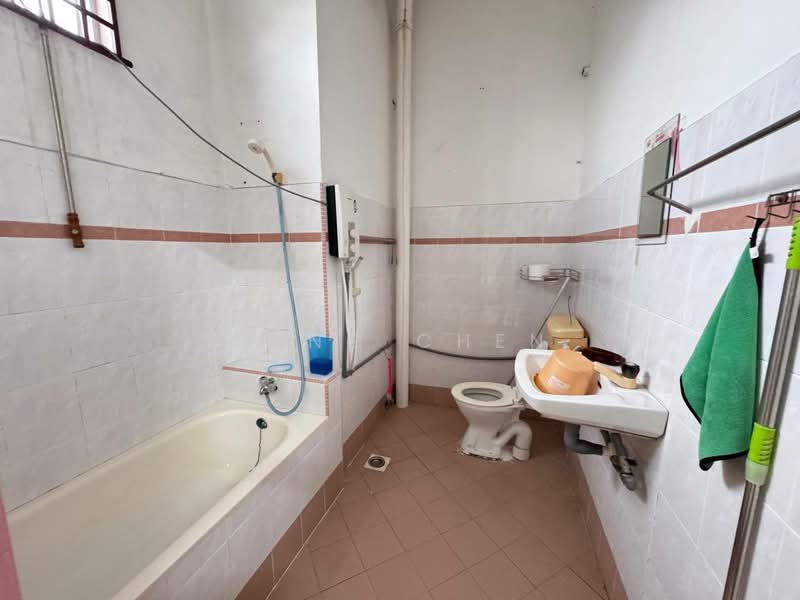Rumah Teres 2 Tingkat untuk Dijual di Taman Pulai Utama (Skudai) - Jong Chen - Bathroom - PropertyGuru.com.my