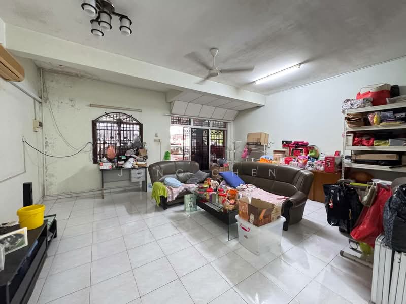 Rumah Teres 2 Tingkat untuk Dijual di Taman Pulai Utama (Skudai) - Jong Chen - Living Room - PropertyGuru.com.my