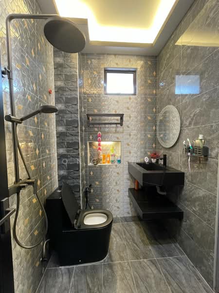 Rumah Teres 2 Tingkat untuk Dijual di Taman Tampoi Indah (Tampoi) - Jong Chen - Bathroom - PropertyGuru.com.my