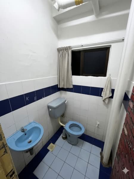 Pangsapuri untuk Dijual di Taman Lembah Maju 600 Apartment - Kent Chong - Bathroom - PropertyGuru.com.my