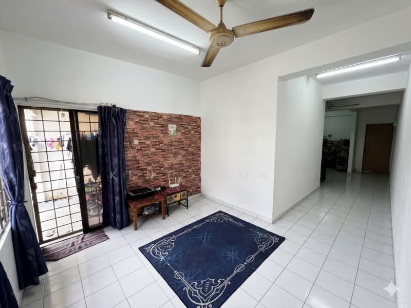 Pangsapuri untuk Dijual di Taman Lembah Maju 600 Apartment - Kent Chong - Living Room - PropertyGuru.com.my