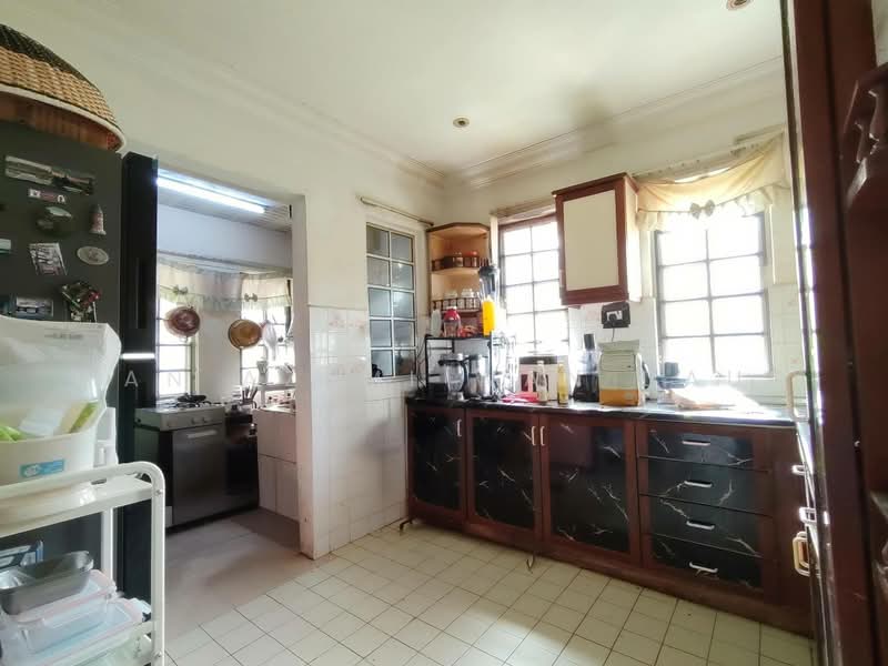 2.5-storey Terraced House for Sale in Taman Setiawangsa (Setiawangsa) - Wan Azemi Wan Daud - Kitchen - PropertyGuru.com.my