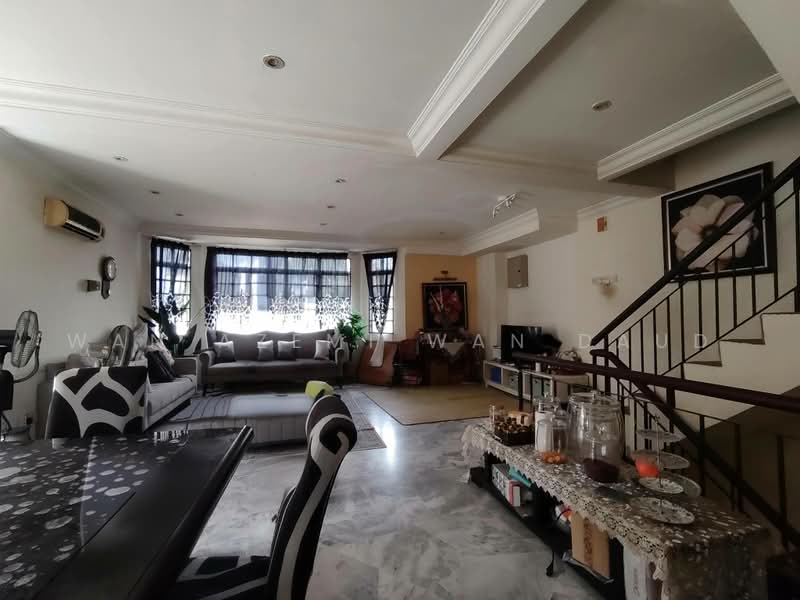 2.5-storey Terraced House for Sale in Taman Setiawangsa (Setiawangsa) - Wan Azemi Wan Daud - Living Room - PropertyGuru.com.my
