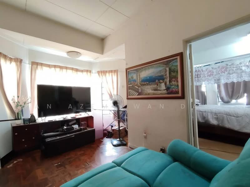2.5-storey Terraced House for Sale in Taman Setiawangsa (Setiawangsa) - Wan Azemi Wan Daud - Living Room - PropertyGuru.com.my