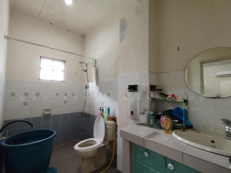 2.5-storey Terraced House for Sale in Taman Setiawangsa (Setiawangsa) - Wan Azemi Wan Daud - Bathroom - PropertyGuru.com.my