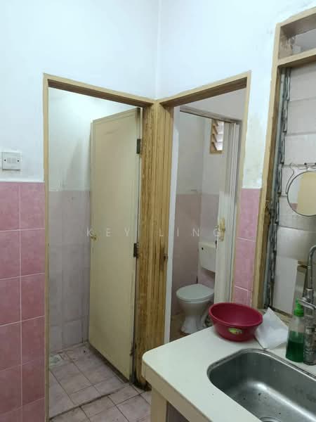 Flat for Sale at Impian Baiduri - Key Ling - Bathroom - PropertyGuru.com.my