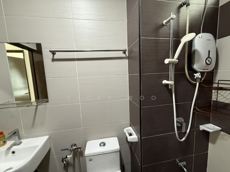 Kondominium untuk Disewa di M Condominium @ Larkin - Ricky Woo - Bathroom - PropertyGuru.com.my