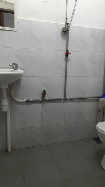 Rumah Teres 1 Tingkat untuk Dijual di Taman Serene (Johor Bahru) - Reny Hee - Bathroom - PropertyGuru.com.my