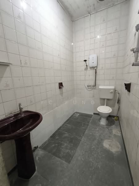 Rumah Teres 2 Tingkat untuk Disewa di Taman Ungku Tun Aminah (Skudai) - YC Fung - Bathroom - PropertyGuru.com.my